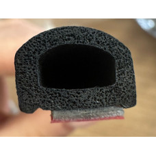 D Gp EPDM porainas gumijas profils ar pašlīmējošo slāni 20x16mm